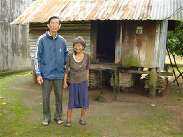 Một bác sĩ Phật giáo trở thành Linh mục suốt đời phục vụ bệnh nhân phong