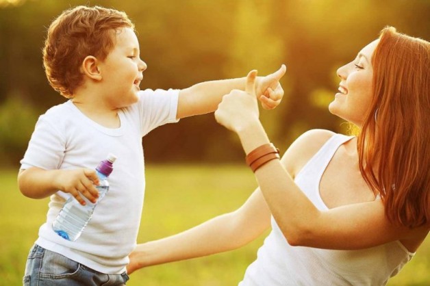 Để nói chuyện với con bằng ‘ngôn ngữ tích cực’, cha mẹ cũng cần phải học!