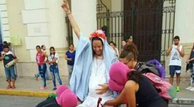 Á Căn Đình: những người chống Công Giáo biểu tình, tấn công hôm Ngày Phụ nữ 8 tháng Ba