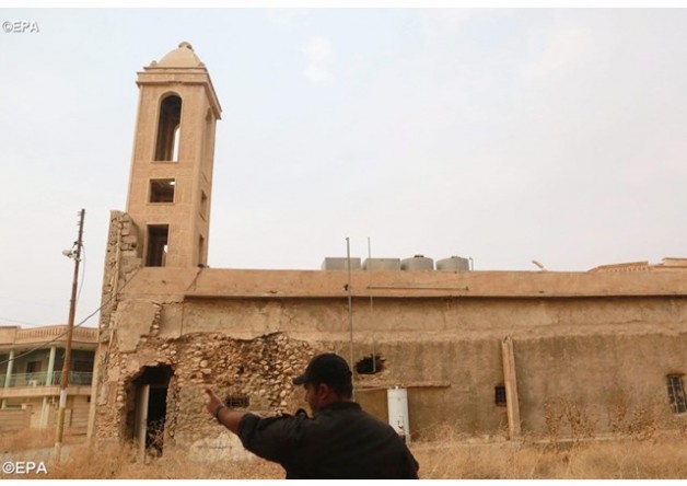 Lễ Lá được cỠhà nh tại nhà thỠđã bị quân Hồi giáo tà n phá ở Karamles, Iraq