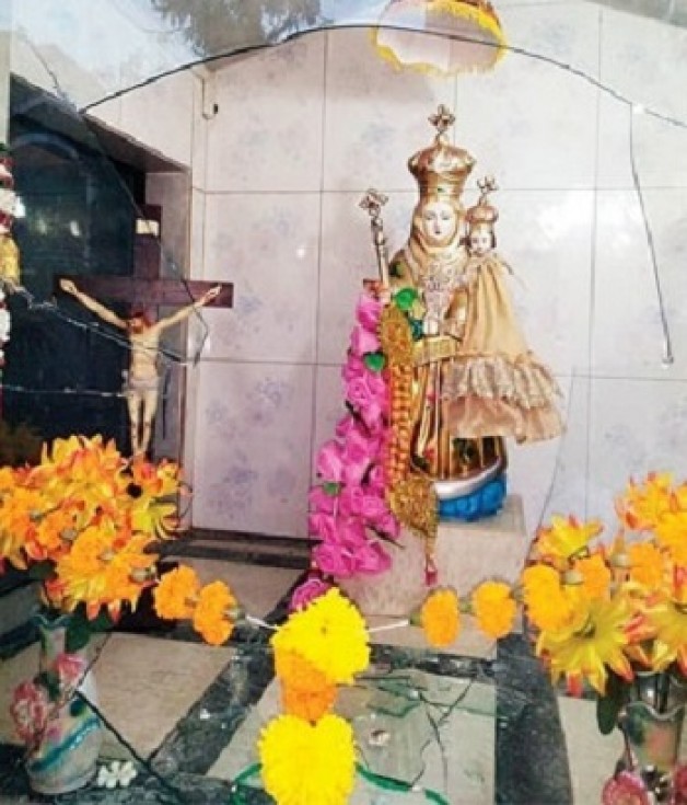Hai biểu tượng tôn giáo của Kitô giáo ở Mumbai bị các tên trộm xúc phạm