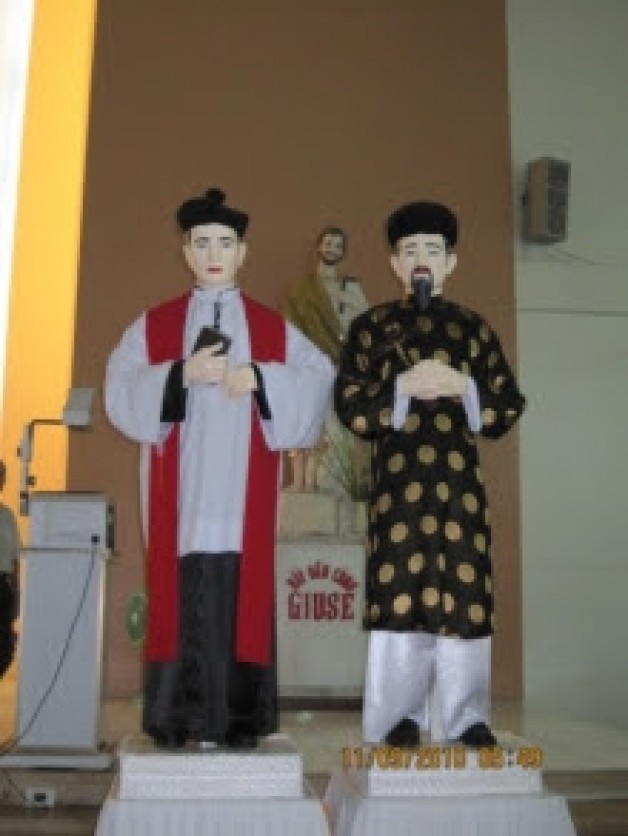 Ngày 31/7 THÁNH PHÊ-RÔ ĐOÀN CÔNG QUÝ VÀ EM-MA-NU-EN LÊ VĂN PHỤNG Linh Mục và Câu Họ Tử Đạo .