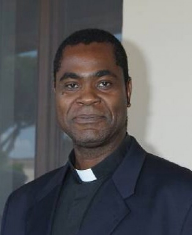 Linh mục Dòng Tên Kikwaya ở Đài Thiên Văn Vatican