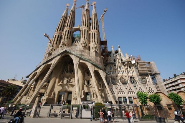 Sagrada Familia của Gaudí, một trong những biểu tượng của Barcelona và Giáo hội Công giáo
