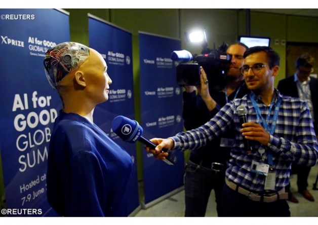 Người máy robot tên là Sophia được trao tặng quốc tịch Arap Saudi