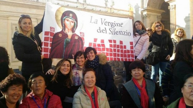Đức Mẹ Thinh lặng ở Vatican: “Không ngồi lê đôi mách”
