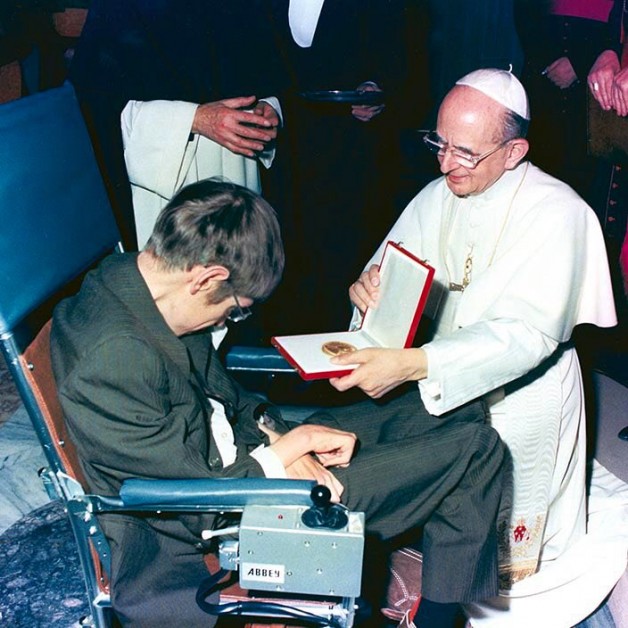 Stephen Hawking và Chúa, một câu chuyện đầy sóng gió