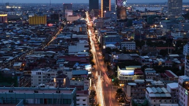 Cha Enrique Figaredo – GM xe lăn – giúp người tàn tật Campuchia