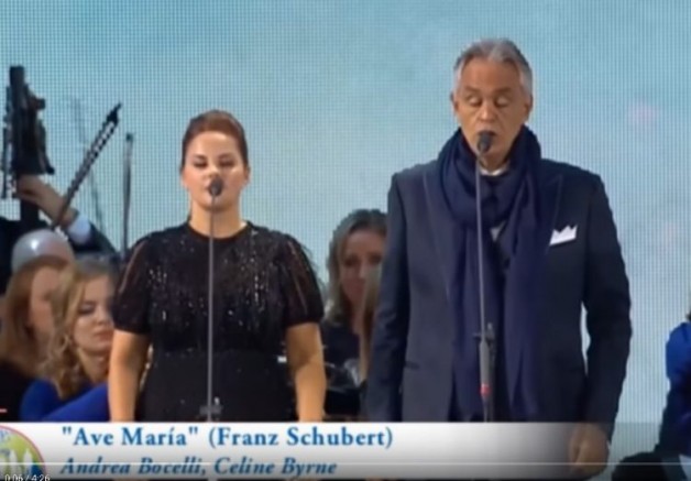 Danh ca Bocelli hát trước Đức Phanxicô ở Đại hội Gia đình Thế giới