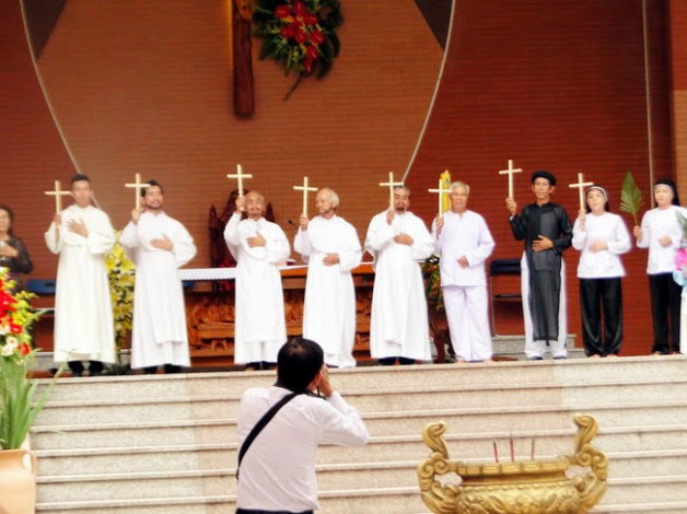 Tình Nghĩa Gia Đình Theo Gương Tiền Nhân