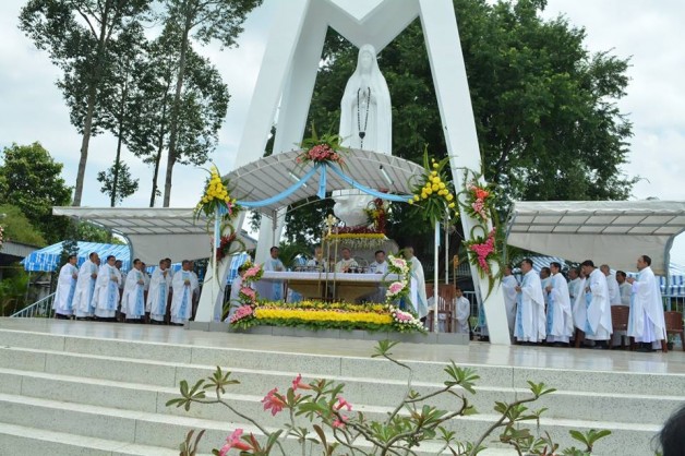 HÀNH HƯƠNG KÍNH MẸ TẠI TTHH FATIMA VĨNH LONG : THEO SỰ HƯỚNG DẪN CỦA MẸ MARIA MẸ CHÚNG TA