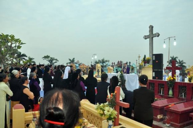 Nét đẹp nơi nghĩa trang