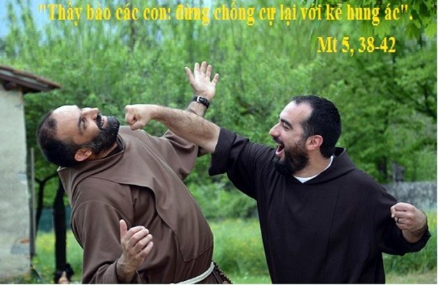 LỜI CHÚA THỨ HAI SAU LỄ CHÚA BA NGÔI 2019 (17/6/2019) – (Mt 5, 38-42) – THÃNG THÃNH TÂM CHÚA GIÊSU