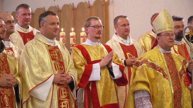 Vatican News- Chuyện thật hi hữu: Một linh mục Công Giáo Nga từng là Hồng quân Liên Sô, có vợ và hai con