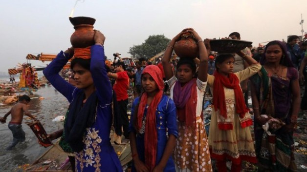 Hai linh mục và một giáo lý viên Ấn Độ bị bắt giam