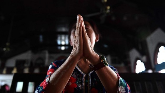 Tín hữu Trung quốc hành hương ngăn cản việc phá đền thánh Đức Mẹ