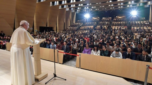 Đức Thánh Cha thăm đại học Sophia của dòng Tên ở Nhật Bản