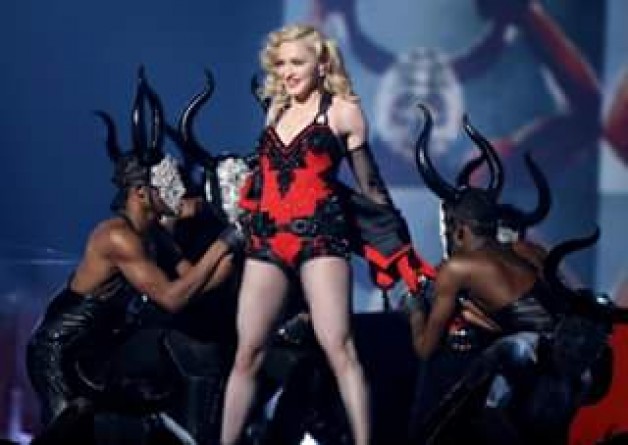 Tổng Giám mục Singapore quan ngại nghiêm trọng về show diễn của Madonna ca sĩ người Mỹ