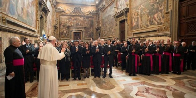Đức Giáo hoàng xin các mục tử đừng bám dính vào của cải vật chất