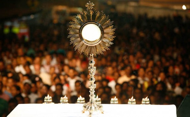 Tại Sao Chầu Thánh Thể?