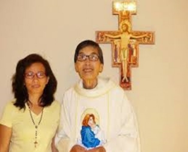 Những nhà hoạt động xã hội đến kính viếng Cha Matthêu Vũ Khởi Phụng