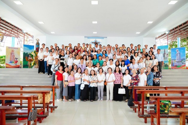 CỘNG ÄOÀN GIÃO XỨ TÂN VIỆT HÀNH HÆ¯Æ NG NÄ‚M THÃNH 2025 TẠI TRUNG TÂM ÄỨC MẸ LA Mà _ BẾN TRE