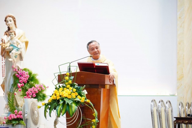 Bài giảng đêm vọng Phục Sinh do Cha Chánh xứ Daminh Vũ Ngọc Thủ giảng