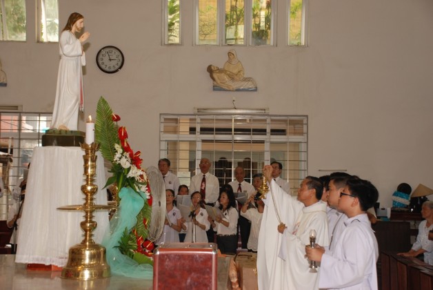 Giáo xứ Tân Việt: Cộng đoàn Lòng Chúa Thương Xót mừng kỷ niệm 13 năm thành lập