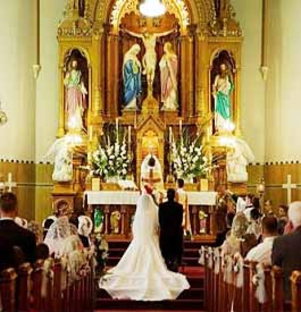 Giáo Hội có nhiều phương cách để hỗ trợ cho hôn nhân