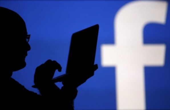 Chẩn đoán của Đức Phanxicô: “Bạn bè” trên Facebook là triệu chứng của bệnh thích tiêu thụ