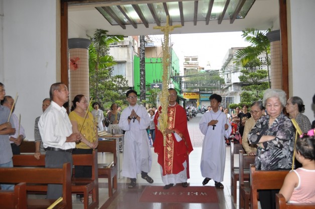 Chúa nhật Lễ Lá 2017 tại GX Tân Việt  – Nghi thức rước lá do Cha Đaminh Vũ Ngọc Thủ chủ sự