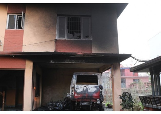 Tiền đường một nhà thờ Công giáo ở Nepal bị đốt