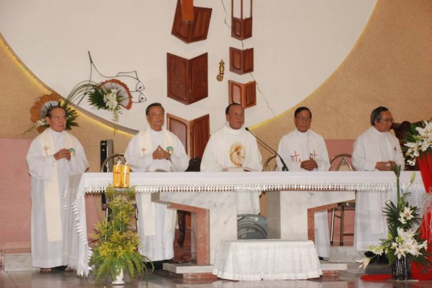 BUỔI TĨNH TÂM CỦA CÁC VỊ MỤC TỬ THUỘC GIÁO HẠT TÂN SƠN NHÌ KỲ THÁNG 1/2016 TRONG NĂM THÁNH LÒNG THƯƠNG XÓT