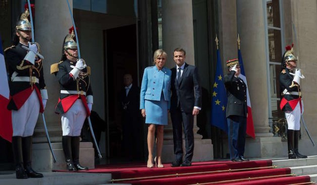Lễ nhậm chức tân Tổng thống Pháp Emmanuel Macron: “Xin cầu nguyện cho chồng tôi, xin cầu nguyện thật nhiều”