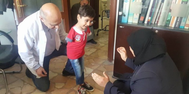 Naim Marachaly, bác sĩ chỉnh hình giúp bệnh nhân Syria đi đứng lại được