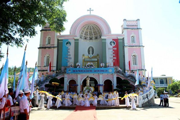 ĐỨC MẸ TRÀ KIỆU