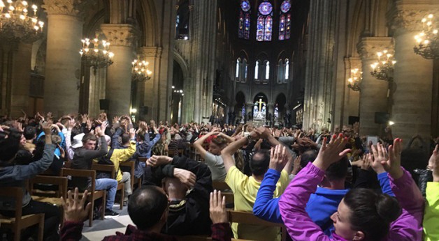 Tấn công trước Nhà thờ Đức Bà Paris: “Tôi thấy Đức Mẹ gìn giữ 900 du khách trong yên lặng”