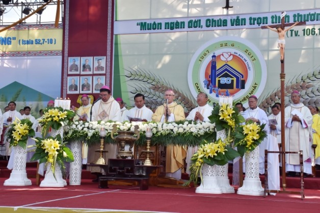 Video Thánh lễ khai mạc mừng Kim Khánh Giáo phận Ban Mê Thuột 22/6/2017