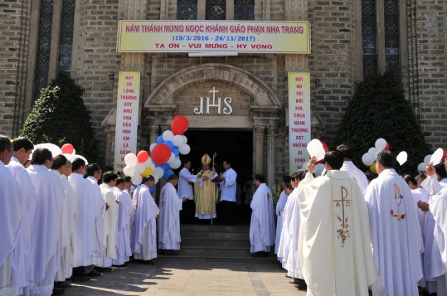 GIÁO PHẬN NHA TRANG : 60 NĂM HÌNH THÀNH VÀ PHÁT TRIỂN