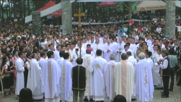 GIÁO PHẬN KONTUM : LỄ KHÁNH THÀNH VÀ CUNG HIẾN NHÀ THỜ ĐĂK GIẤC