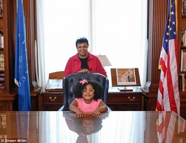 3 tuổi biết đọc, 4 tuổi đọc hết 1.000 cuốn sách, bé gái được mời làm quản thư của Thư viện Quốc hội Mỹ