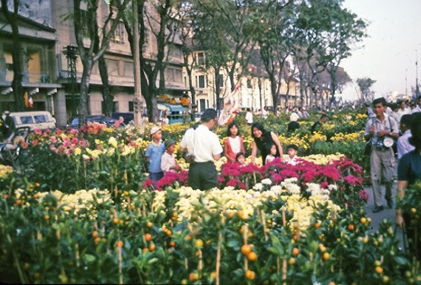 Ngược về thời gian cùng người Sài Gòn xưa đi chơi Tết