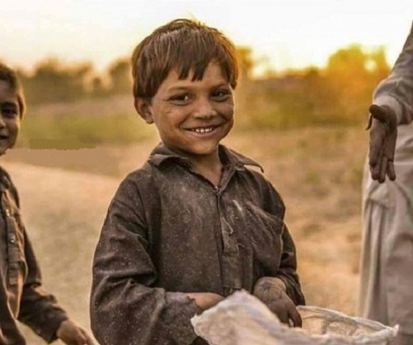 Giá trị một cốc sữa bò: Câu chuyện cậu bé nghèo trả ơn người cứu đói