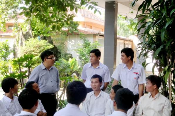 Xây Tương Lai: Một Nền Giáo Dục Đúng Đắn Cho Thế Hệ Trẻ