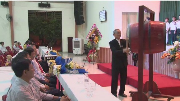 CHÚA MỚI LÀ VĨ ĐẠI, CHÚA MỚI LÀM NÊN NHỮNG CÔNG TRÌNH HÔM NAY