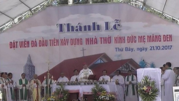 Thánh Lá»… Äặt Viên Äá Äầu Tiên TTHH Äức Mẹ Măng Äen