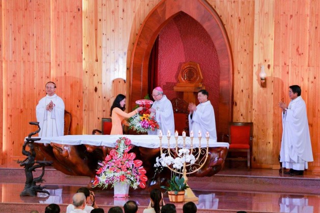 GIÁO PHẬN XUÂN LỘC : MỪNG 13 NĂM HỒNG ÂN GIÁM MỤC CỦA ĐỨC CHA ĐAMINH NGUYỄN CHU TRINH – NGUYÊN GIÁM MỤC GIÁO PHẬN