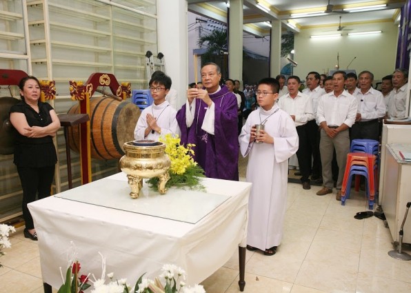 GIAÓ XỨ TÂN VIỆT : LỄ CẦU CHO CÁC LINH HỒN 2/11/2017.