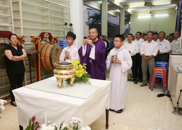 GIAÓ XỨ TÂN VIỆT : LỄ CẦU CHO CÃC LINH Há»’N 2/11/2017.