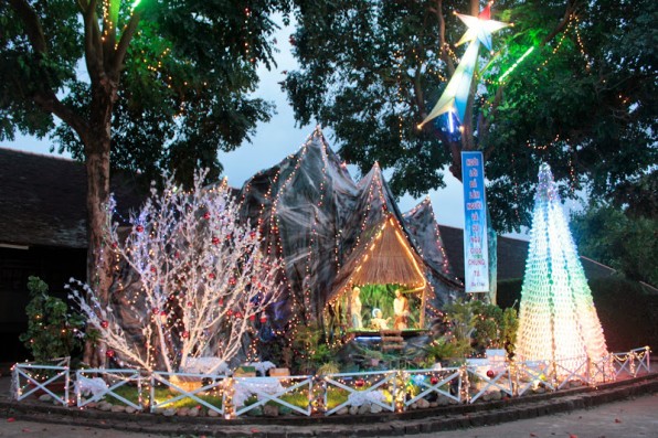 Đừng dẹp hang đá và cây thông Giáng Sinh! Mùa Giáng Sinh vẫn còn!